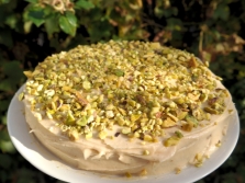  Cake na may pistachios
