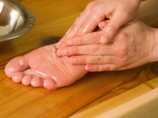  Massage des pieds à l'huile de coriandre