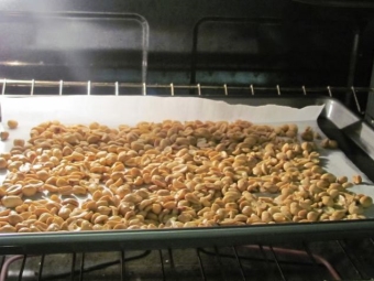  Séchage des cacahuètes au four