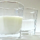  كيفية تحضير الحليب وتطبيقه بالماء المعدني للسعال؟