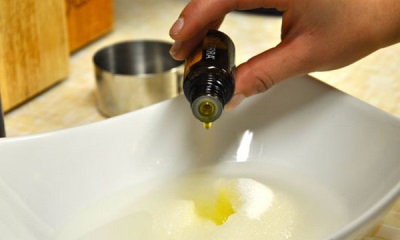  Svart pepper essensiell olje for å berike kosmetikk