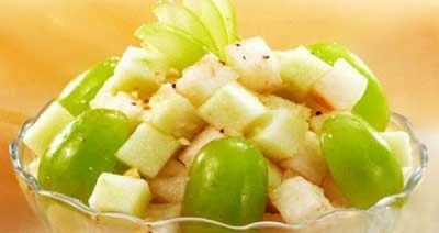  Celer s ovocem jako salát