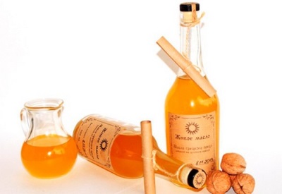 L'huile de noix est très précieuse en raison de la présence de diverses substances utiles.