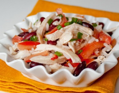  Salad Hàn Quốc với thịt gà, đậu, gạo, rau xanh, dầu hạnh nhân