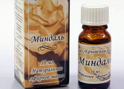  Můžete si koupit esenciální mandlový olej z lékáren nebo specializovaných obchodů.
